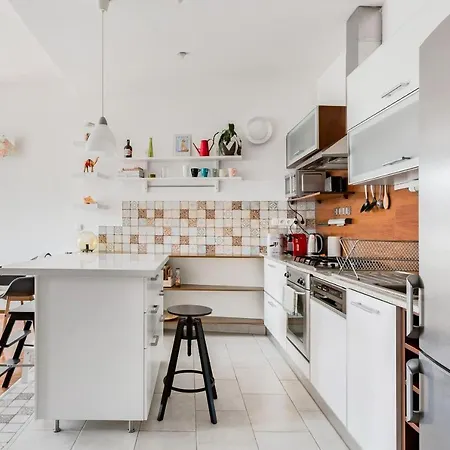 Relax Into Loft Living At A Light-filled Escape * ブダペスト