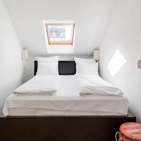 Relax Into Loft Living At A Light-filled Escape アパート