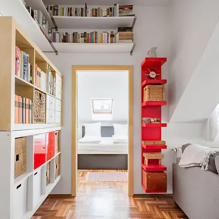 Relax Into Loft Living At A Light-filled Escape * ブダペスト
