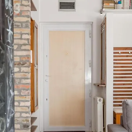 Relax Into Loft Living At A Light-filled Escape Apartament Budapesta