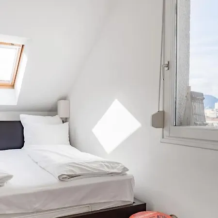 Relax Into Loft Living At A Light-filled Escape Apartament Budapesta