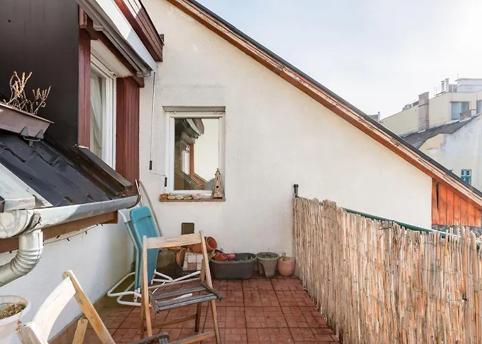 Relax Into Loft Living At A Light-filled Escape Apartmán Budapešť