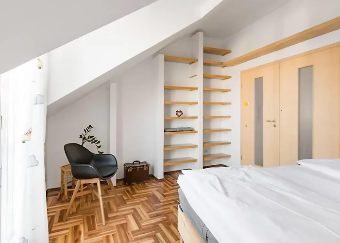 Relax Into Loft Living At A Light-filled Escape Apartmán