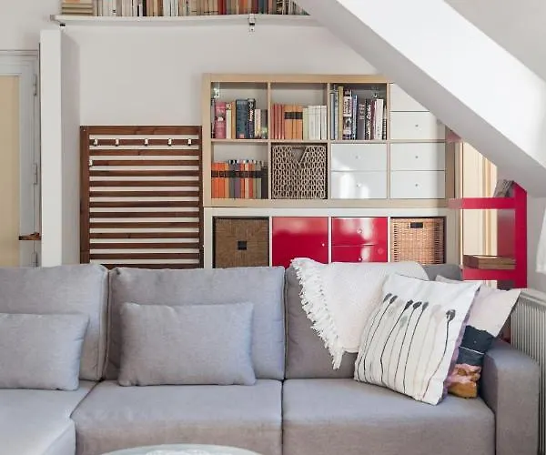 Relax Into Loft Living At A Light-filled Escape *
