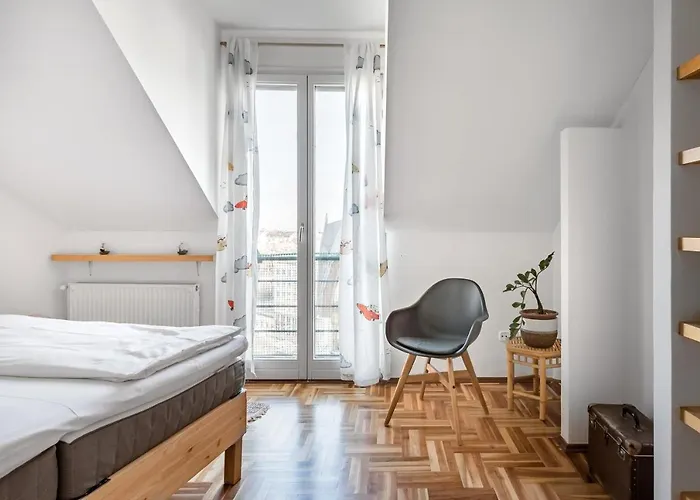 Relax Into Loft Living At A Light-filled Escape Apartmán Budapešť