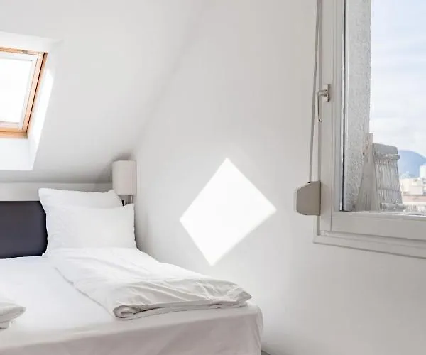 Relax Into Loft Living At A Light-filled Escape Apartmán Budapešť