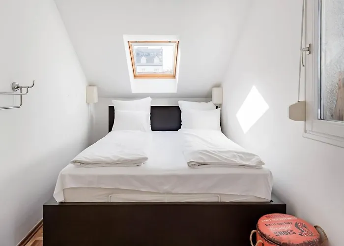 Relax Into Loft Living At A Light-filled Escape Apartmán