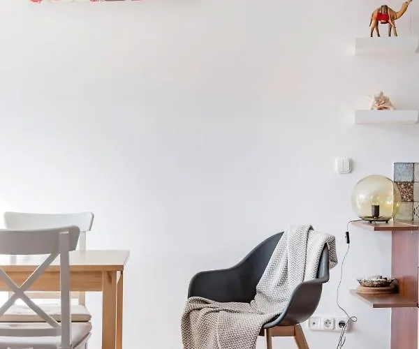 Relax Into Loft Living At A Light-filled Escape * Budapešť