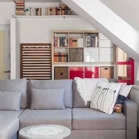 Relax Into Loft Living At A Light-filled Escape *